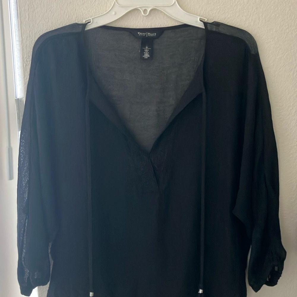 White House Black Market small black blouse😍